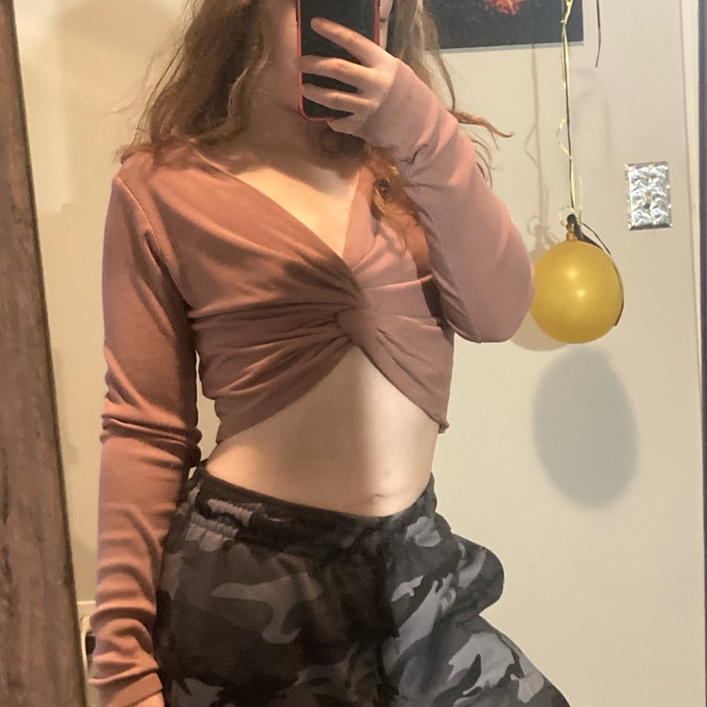 Cute v-dip classy girl crop top